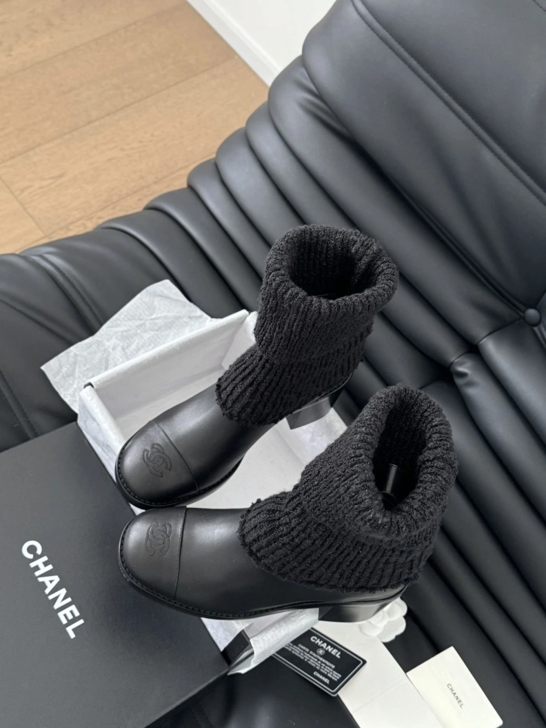 Versatile Chxnxl Boots 121643
