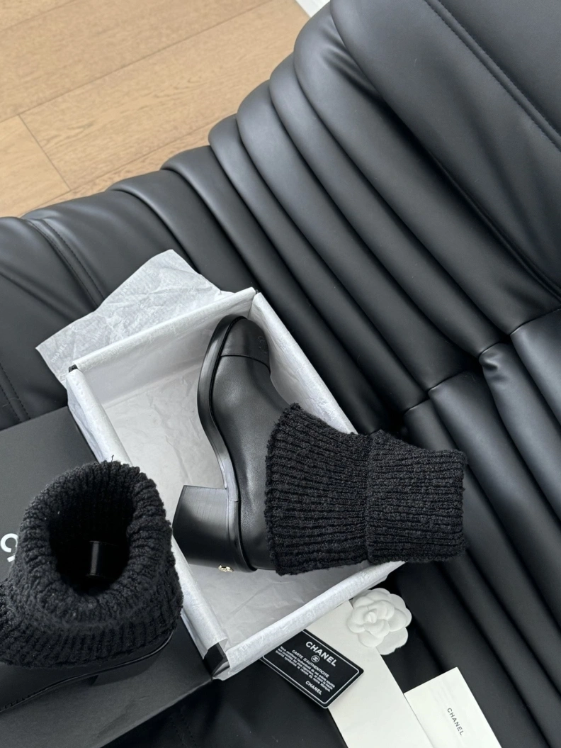 Versatile Chxnxl Boots 121643