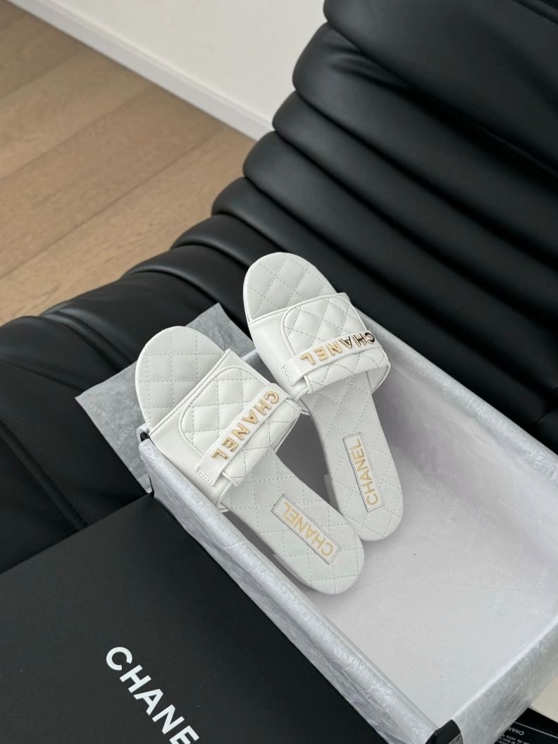 Functional Chxnxl Slippers 120154