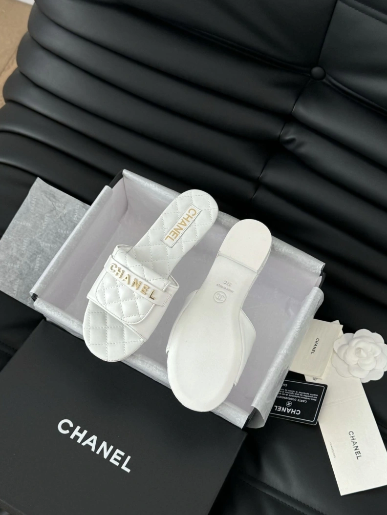 Functional Chxnxl Slippers 120154
