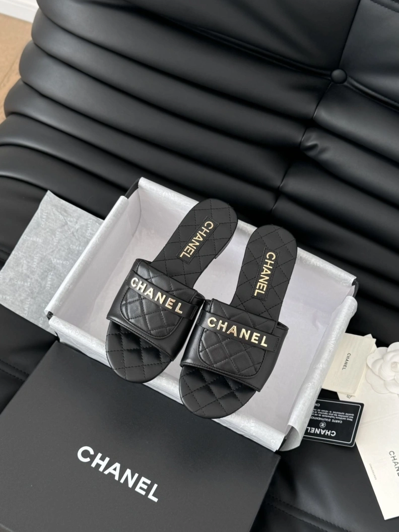 Stylish Chxnxl Slippers 120155