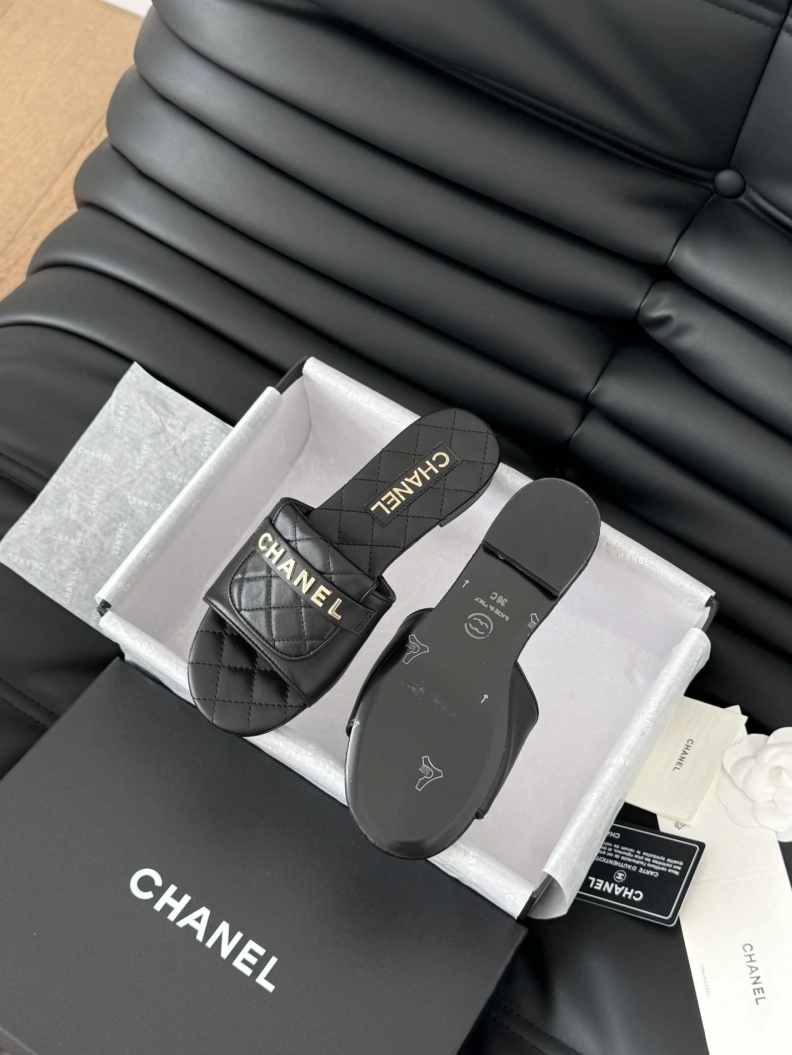 Stylish Chxnxl Slippers 120155