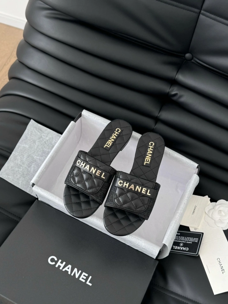 GoodFit Chxnxl Slippers 120153