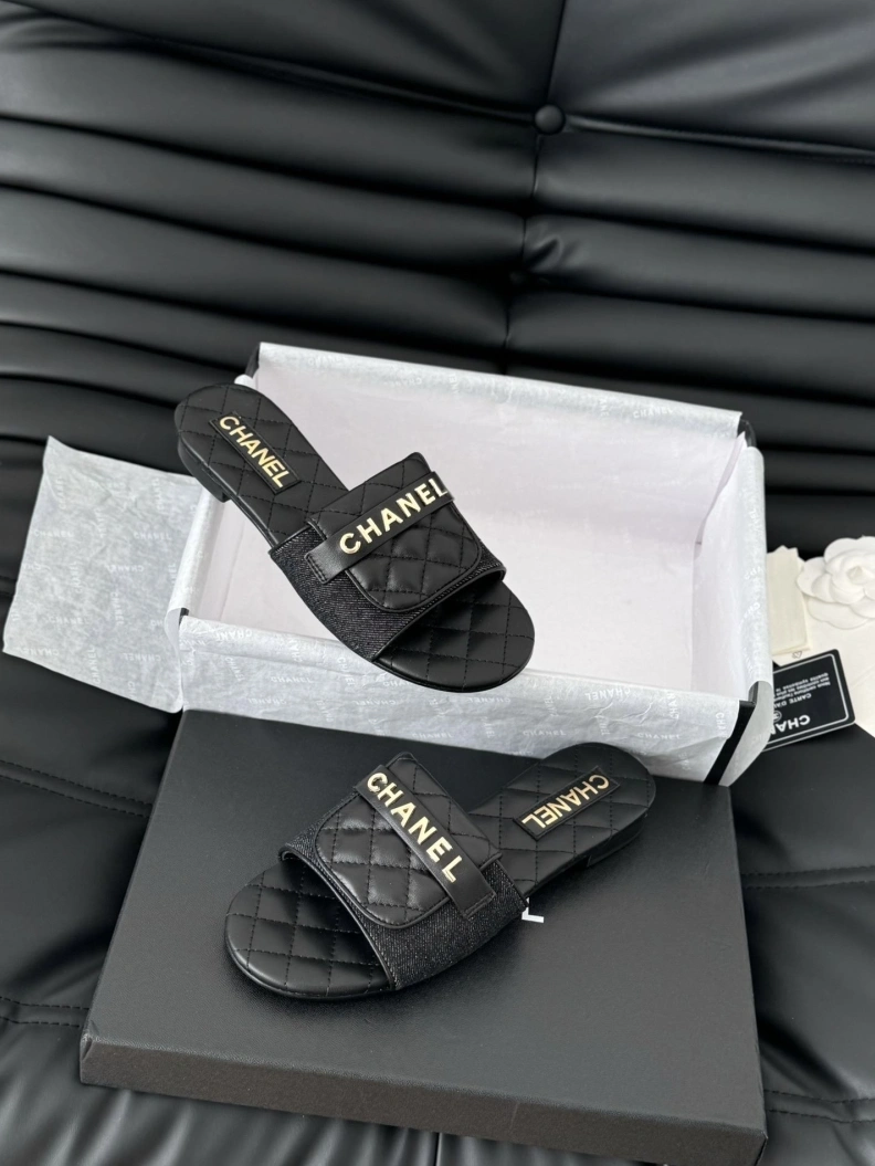 GoodFit Chxnxl Slippers 120153