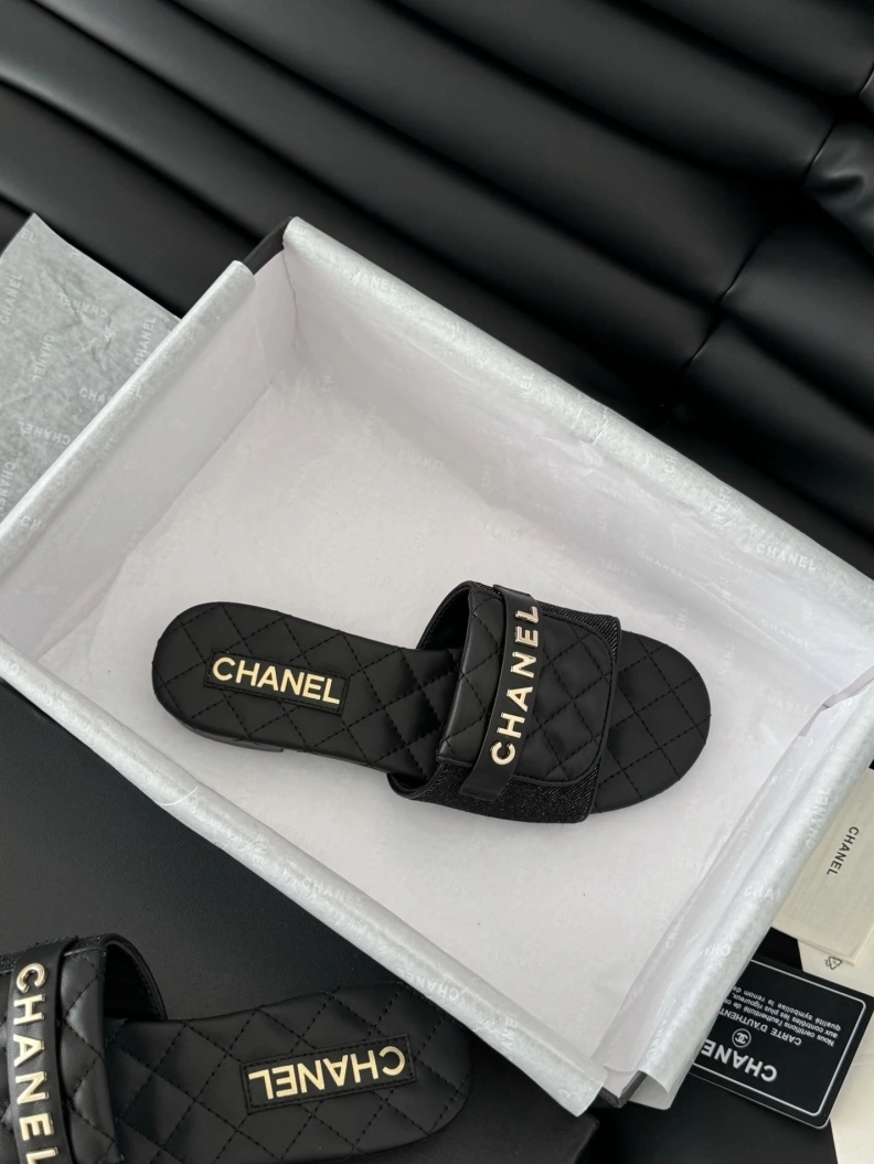 GoodFit Chxnxl Slippers 120153