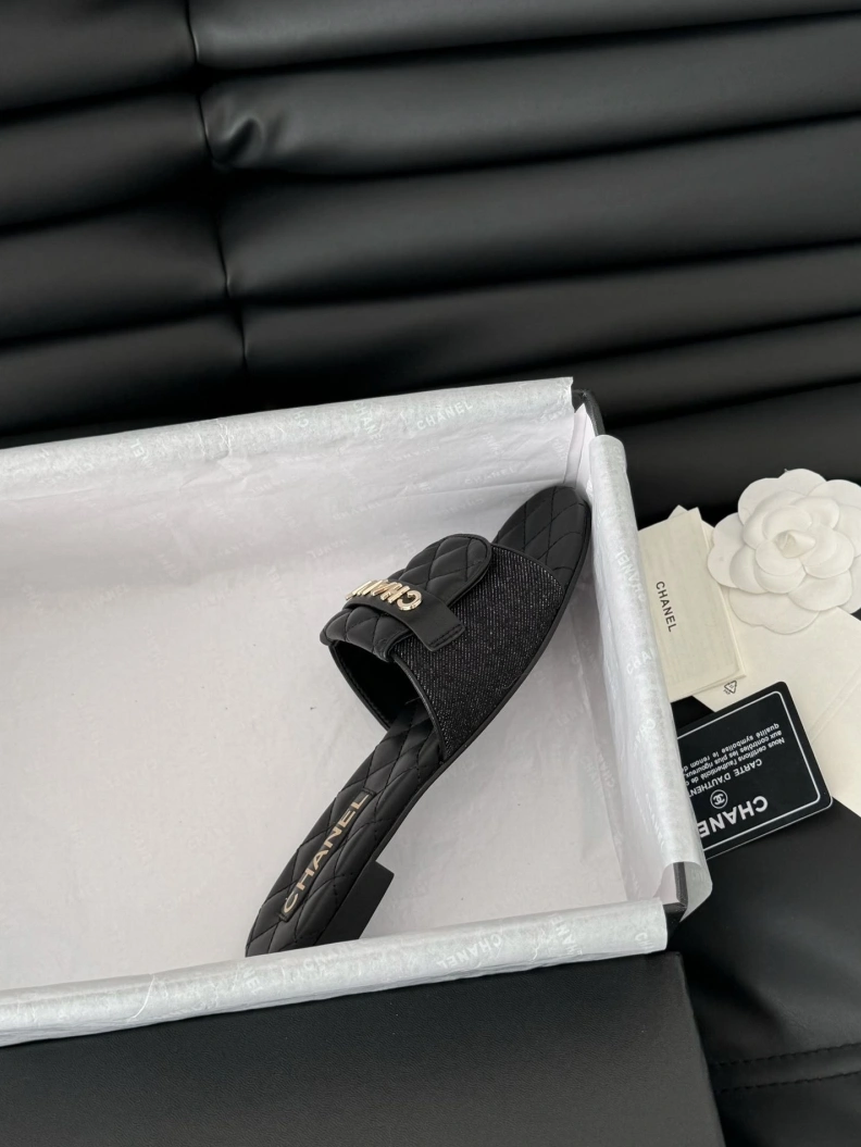 GoodFit Chxnxl Slippers 120153