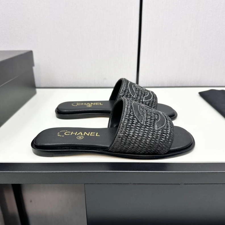 Sophisticated Chxnxl Slippers 120143