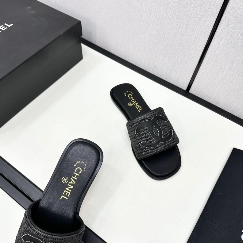 Sophisticated Chxnxl Slippers 120143