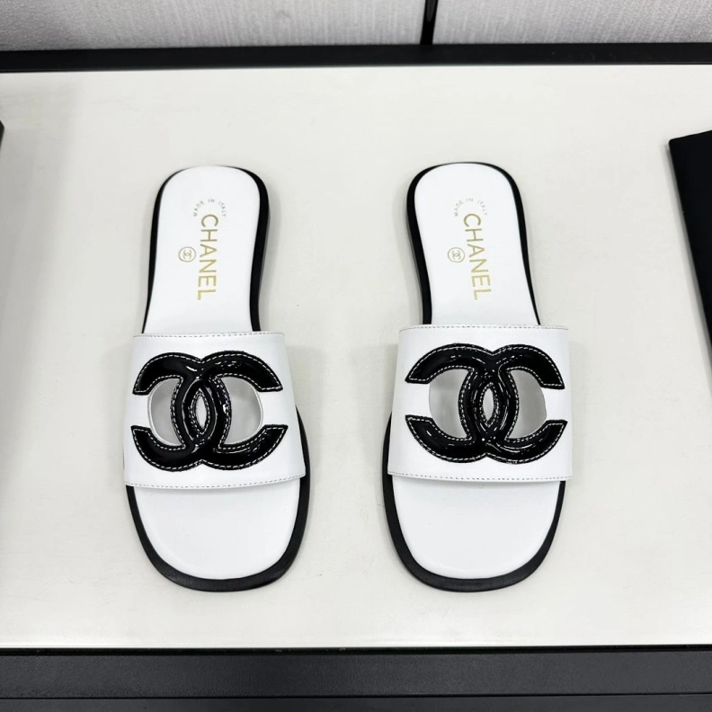 Bright Chxnxl Slippers 120145