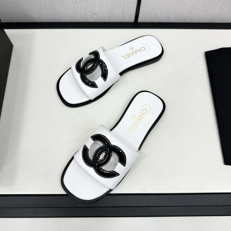 Bright Chxnxl Slippers 120145