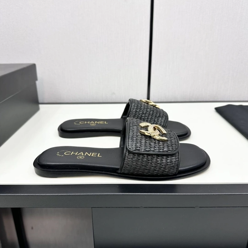 Stylish Chxnxl Slippers 120150
