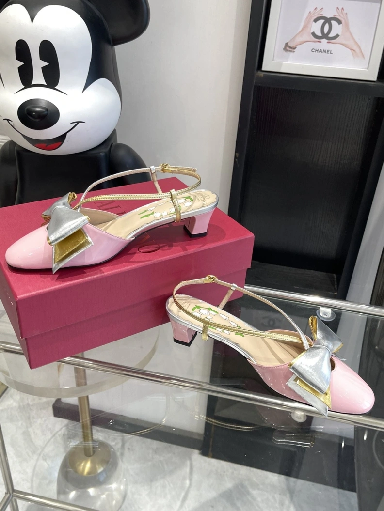 Efficient Vxlxntino Sandals 229753