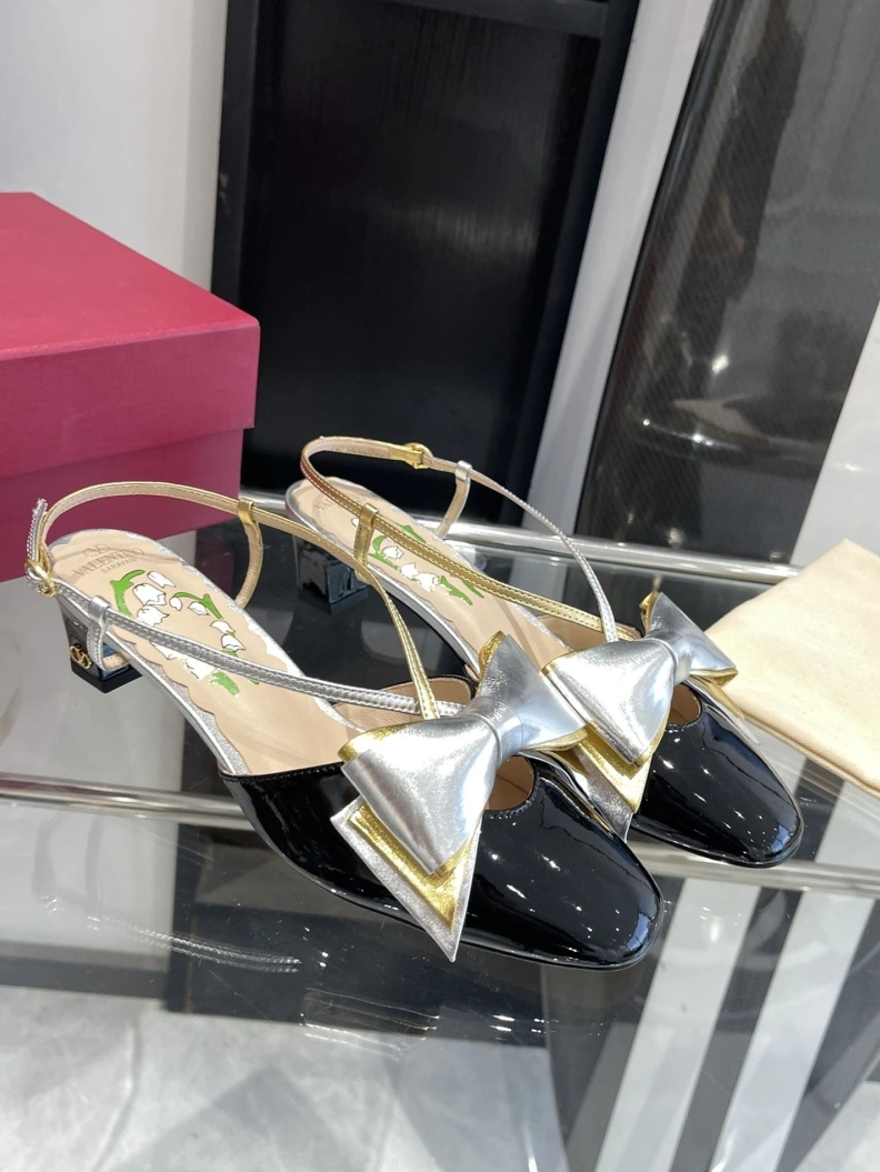Resilient Vxlxntino Sandals 229744