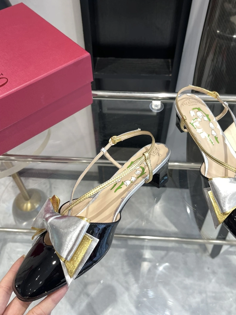 Resilient Vxlxntino Sandals 229744