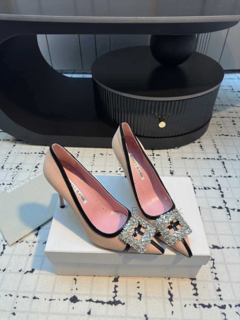 Bold Mxnxlo Blxhnxk flat shoes 193012