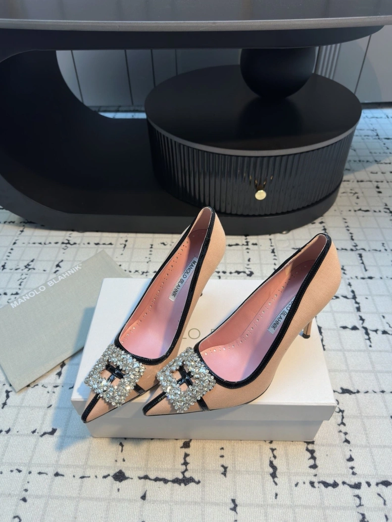 Bold Mxnxlo Blxhnxk flat shoes 193012
