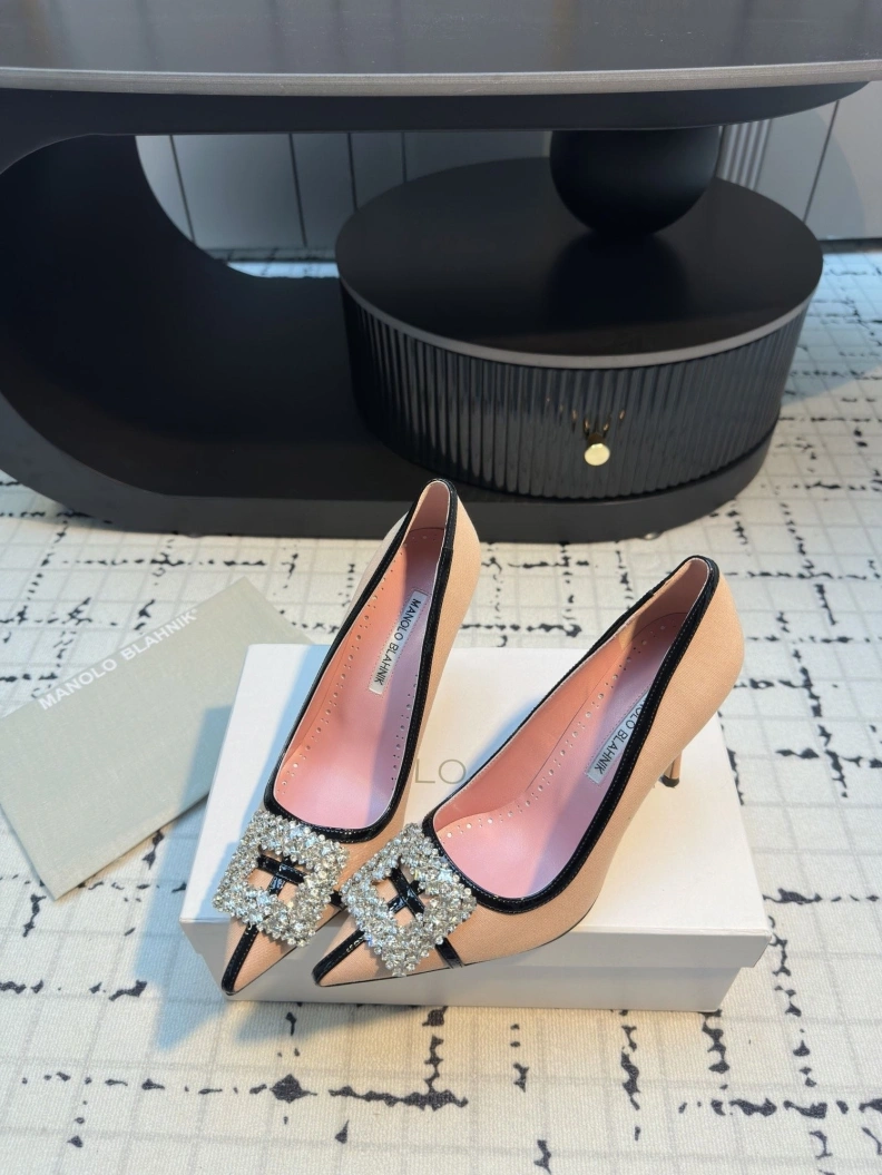 Bold Mxnxlo Blxhnxk flat shoes 193012