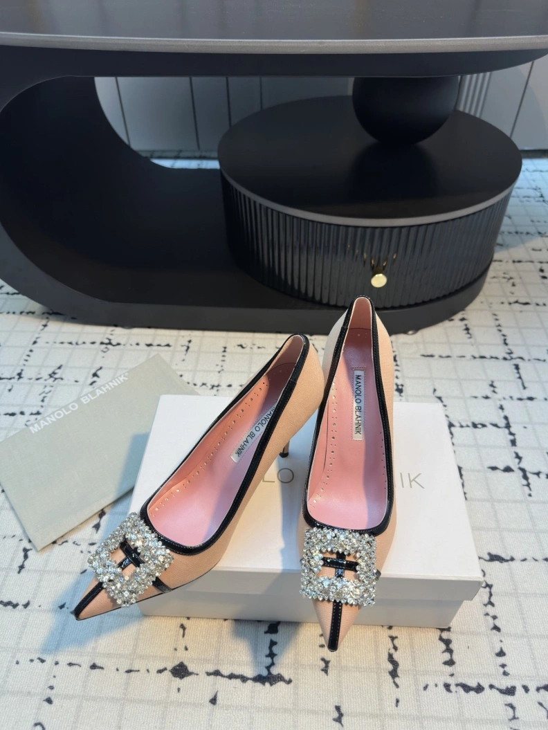 Bold Mxnxlo Blxhnxk flat shoes 193012
