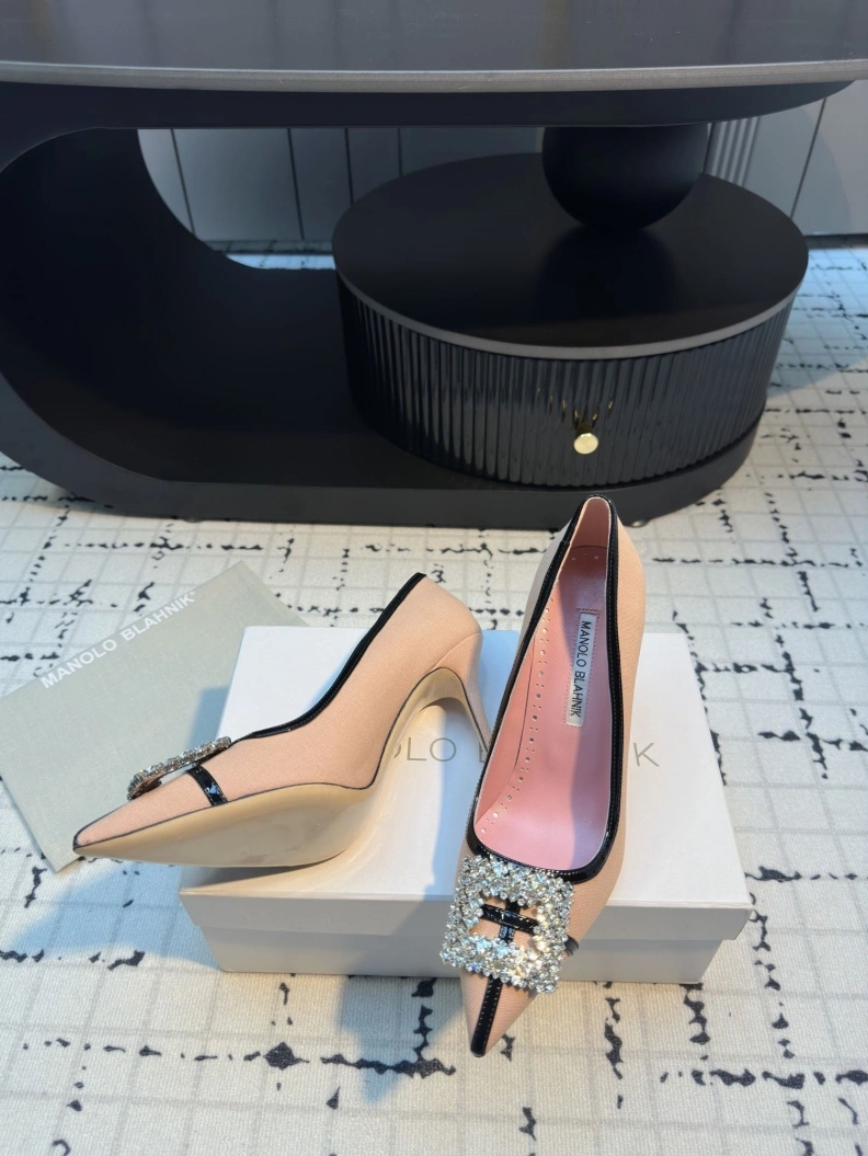 Bold Mxnxlo Blxhnxk flat shoes 193012