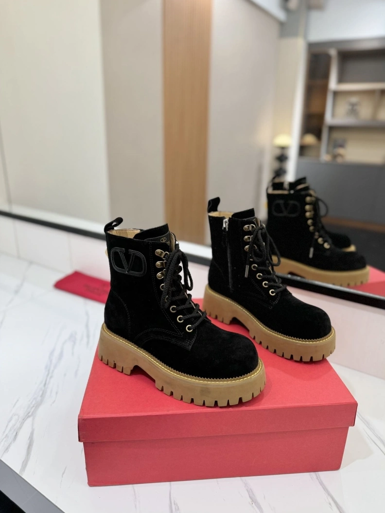 Versatile Vxlxntino Boots 229975