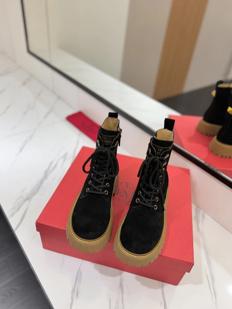 Versatile Vxlxntino Boots 229975
