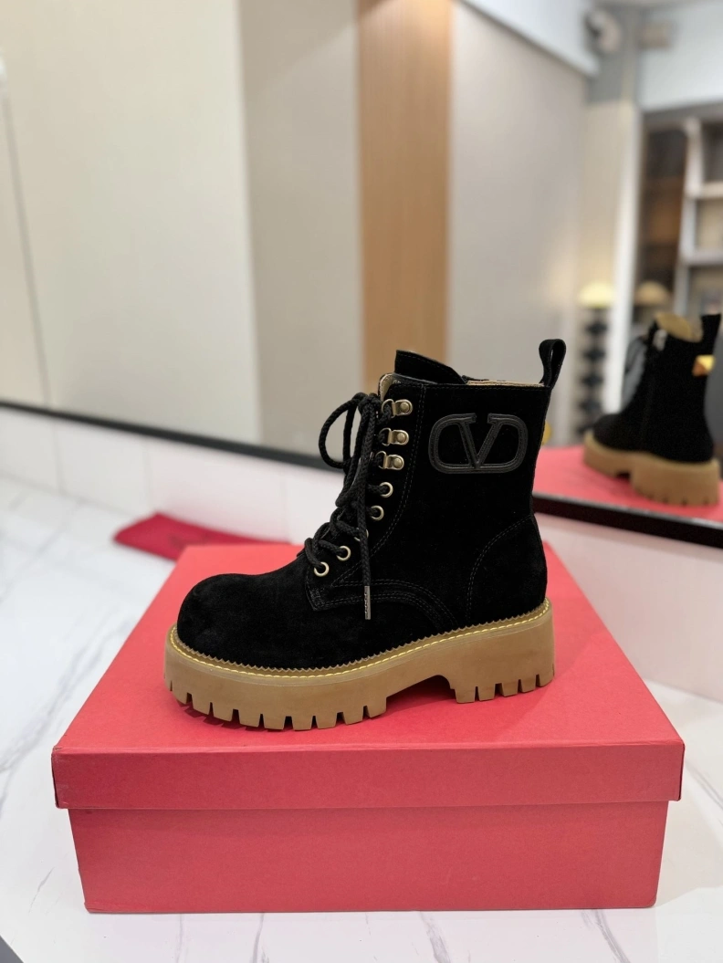 Versatile Vxlxntino Boots 229975