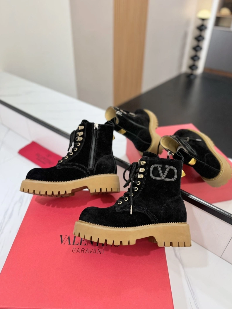 Versatile Vxlxntino Boots 229975