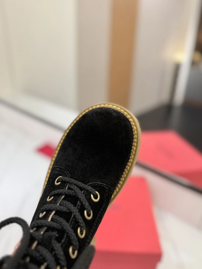 Versatile Vxlxntino Boots 229975