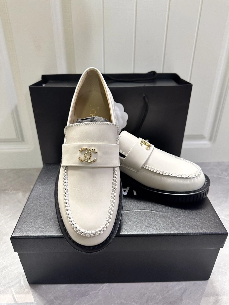Flexible Chxnxl Leather Shoes 120697