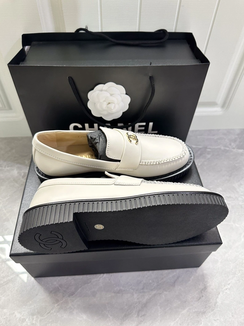 Flexible Chxnxl Leather Shoes 120697