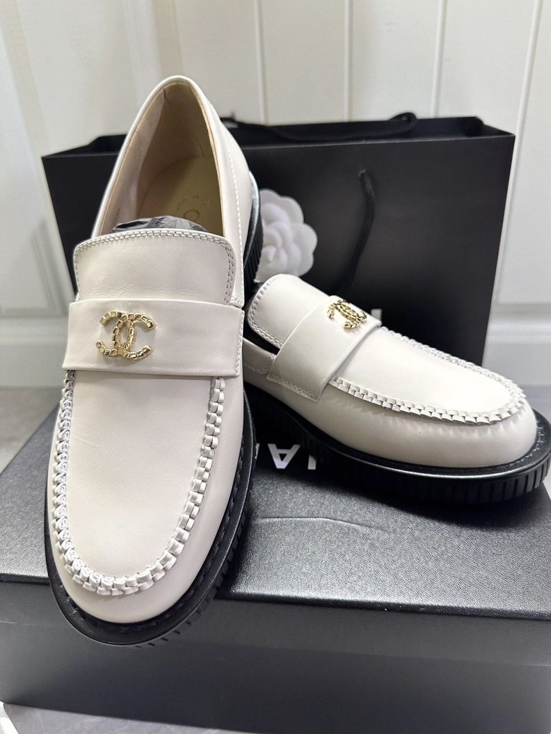 Flexible Chxnxl Leather Shoes 120697