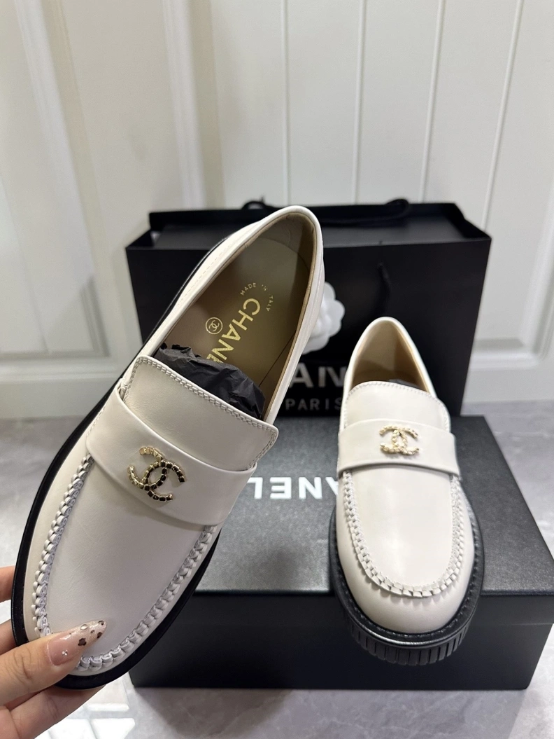 Flexible Chxnxl Leather Shoes 120697