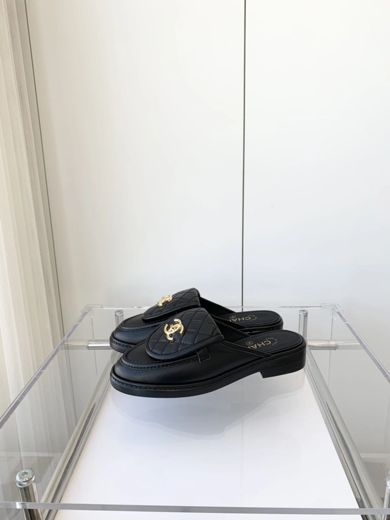 Unique Chxnxl Slippers 120161