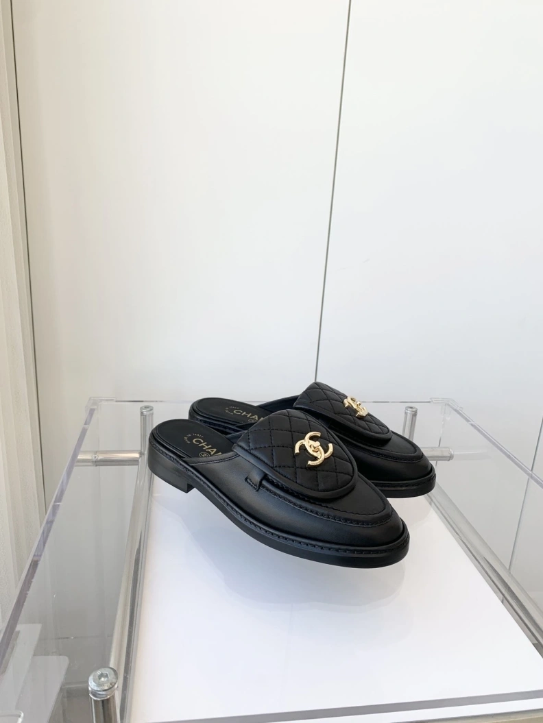 Unique Chxnxl Slippers 120161