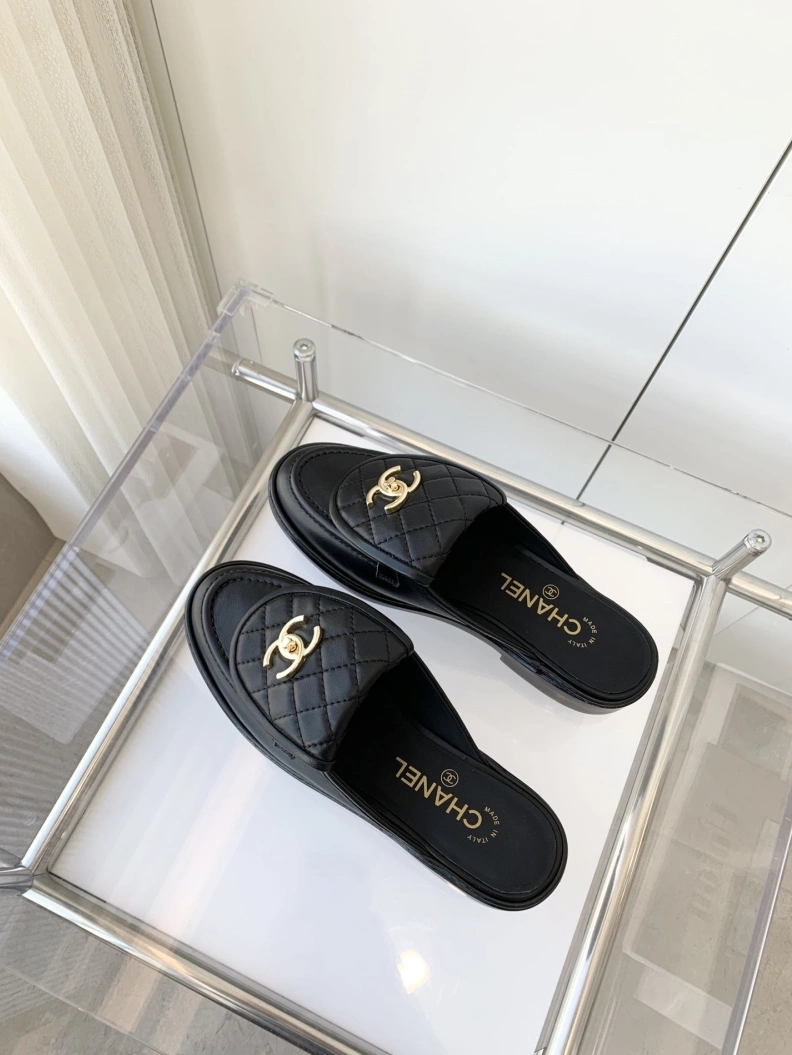 Unique Chxnxl Slippers 120161