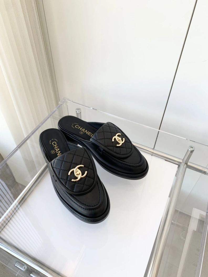 Unique Chxnxl Slippers 120161