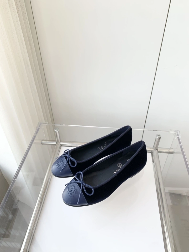 Bold Chxnxl Flat Shoes 121019
