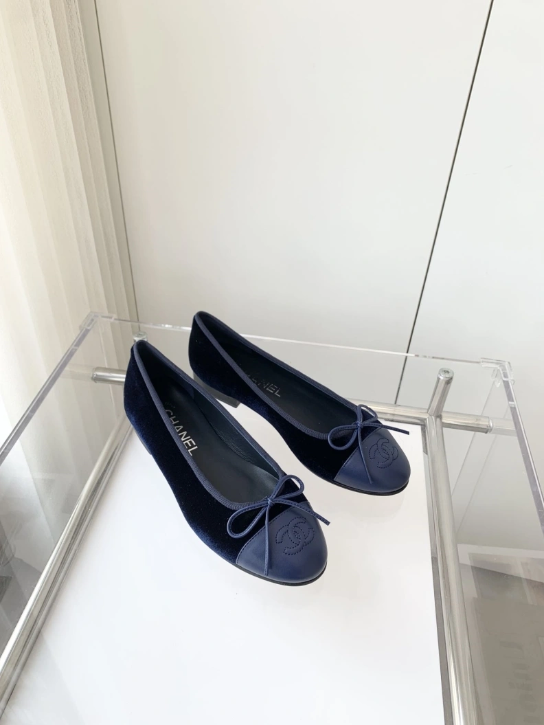 Bold Chxnxl Flat Shoes 121019