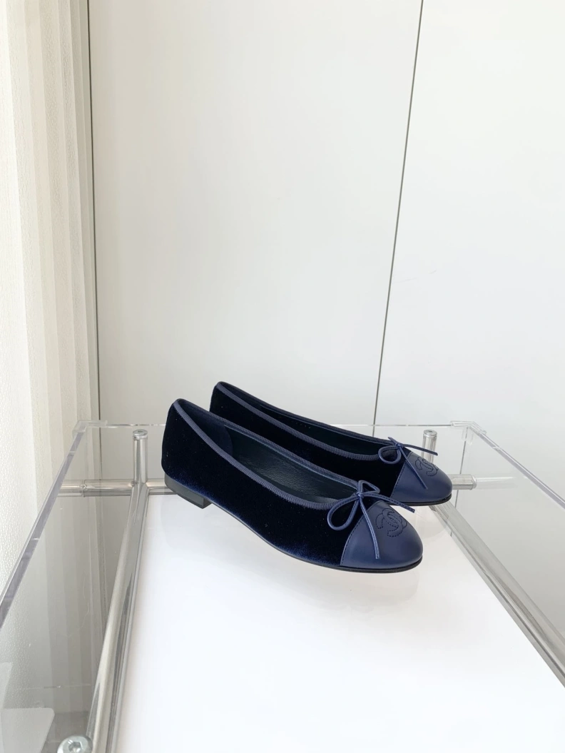 Bold Chxnxl Flat Shoes 121019