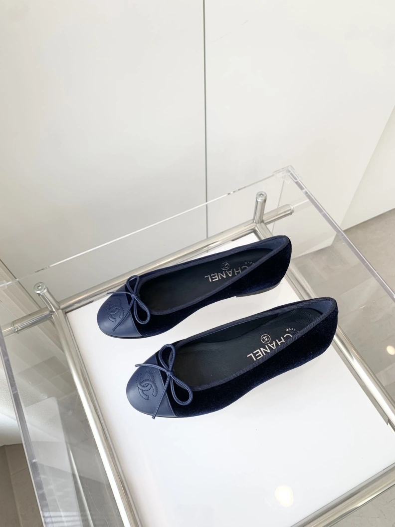 Bold Chxnxl Flat Shoes 121019
