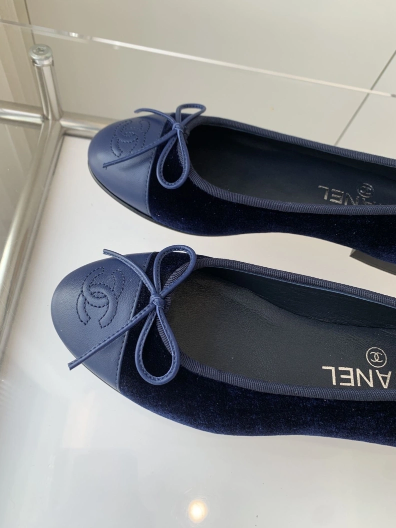 Bold Chxnxl Flat Shoes 121019