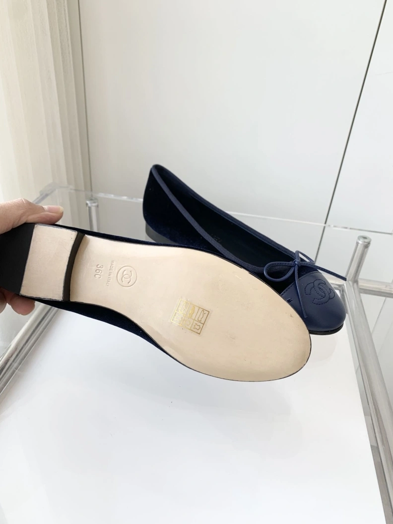 Bold Chxnxl Flat Shoes 121019