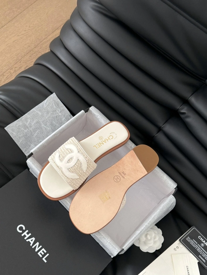 Bold Chxnxl Slippers 120151