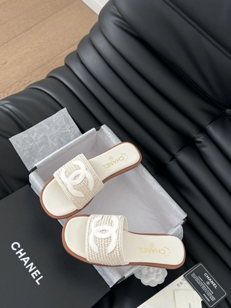 Bold Chxnxl Slippers 120151