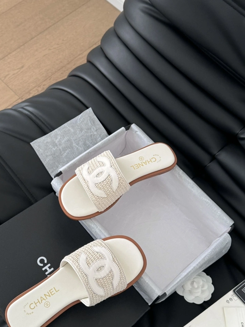 Bold Chxnxl Slippers 120151