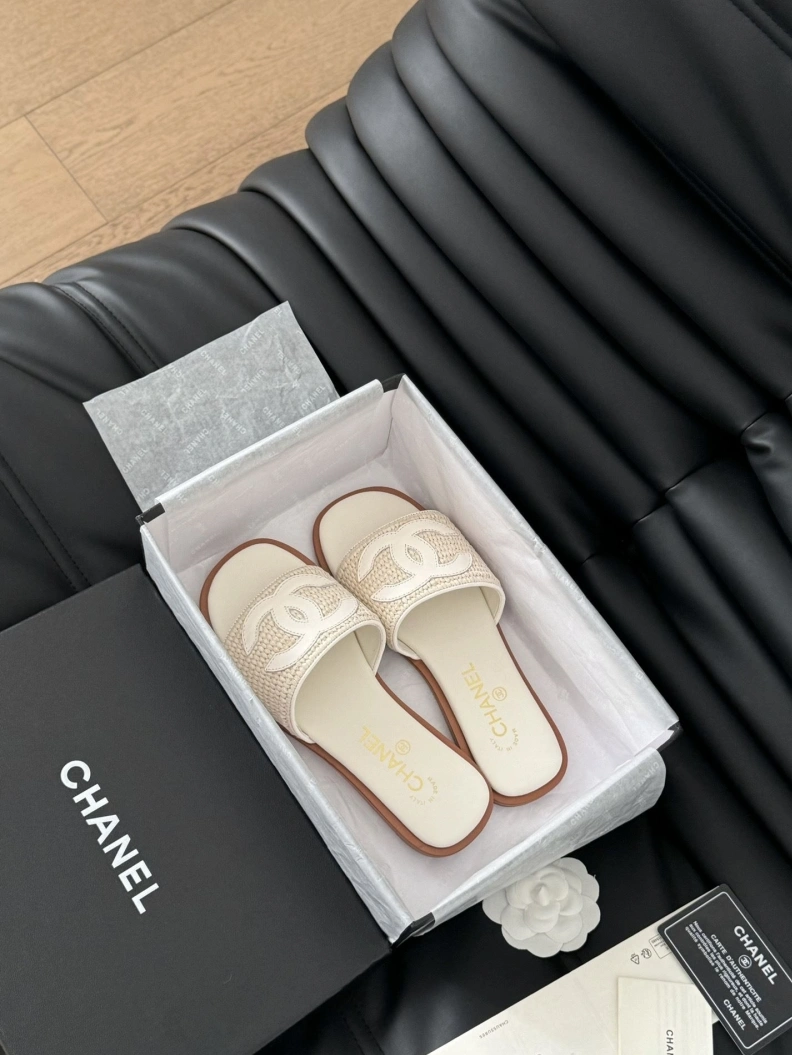 Bold Chxnxl Slippers 120151