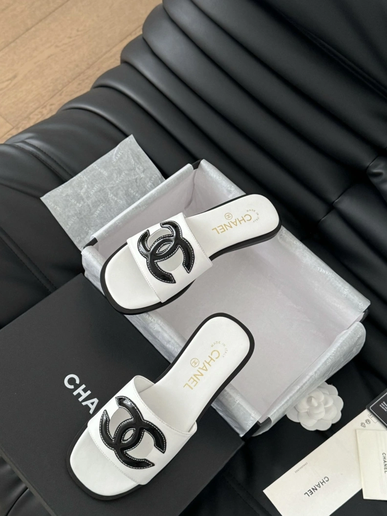 Sophisticated Chxnxl Slippers 120185