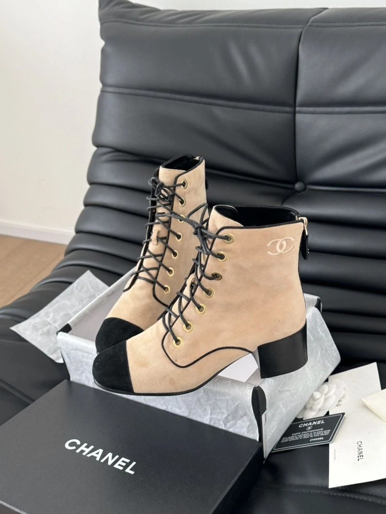 Bright Chxnxl Boots 121642