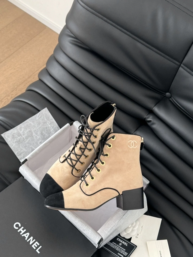 Bright Chxnxl Boots 121642