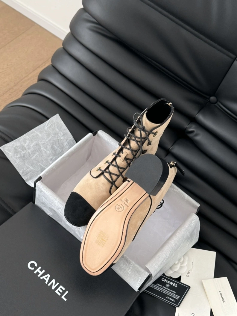 Bright Chxnxl Boots 121642